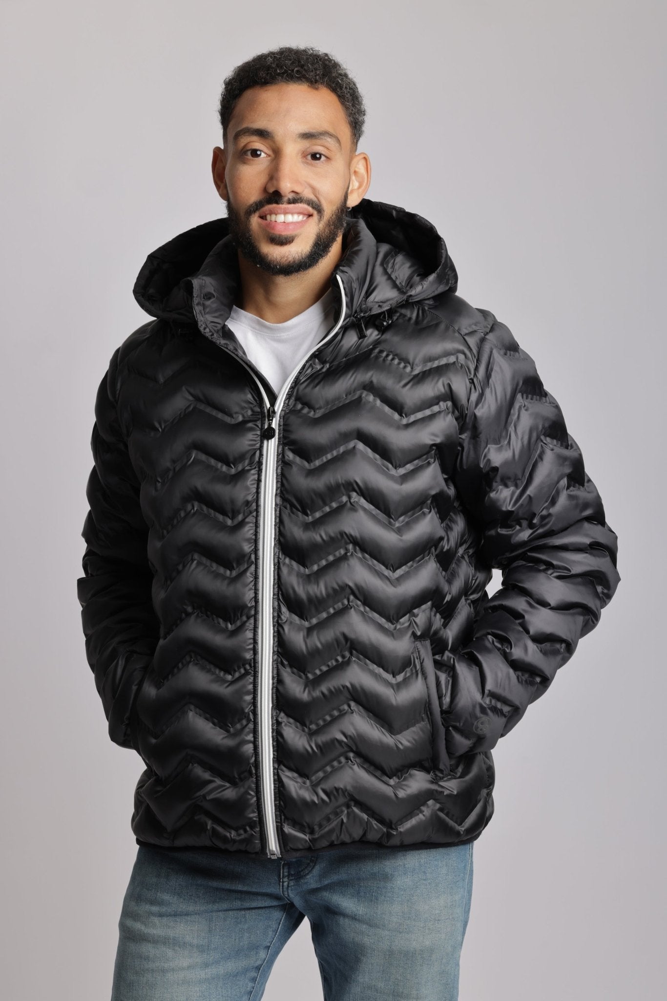 Men's packable puffer jacket in black - O8Lifestyle