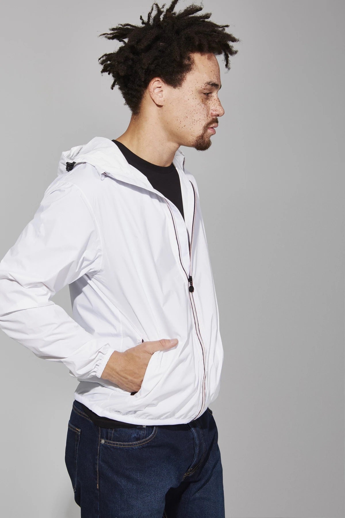 Men's white full zip packable rain jacket and windbreaker - O8Lifestyle