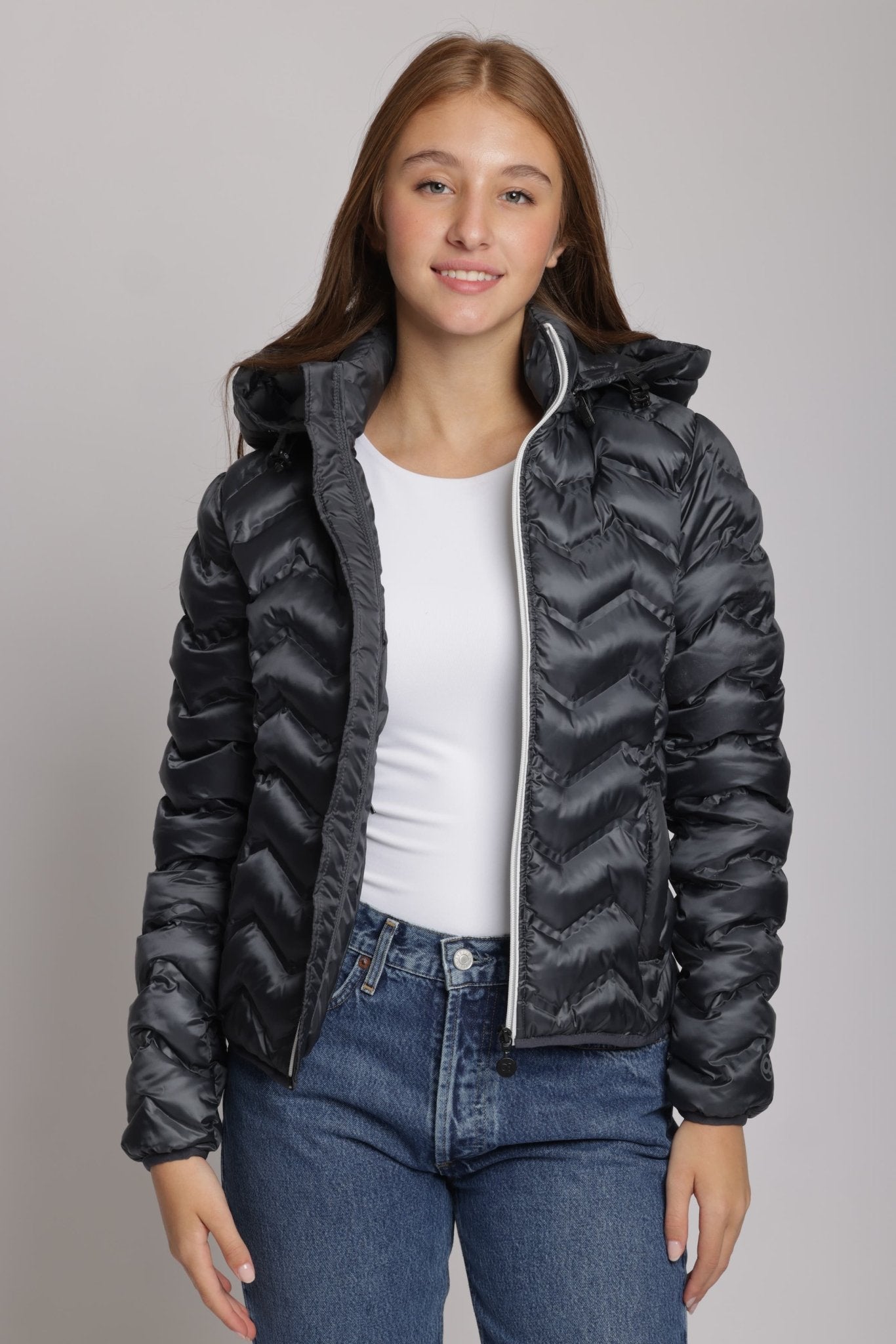 Women's packable puffer jacket in anthracite - O8Lifestyle
