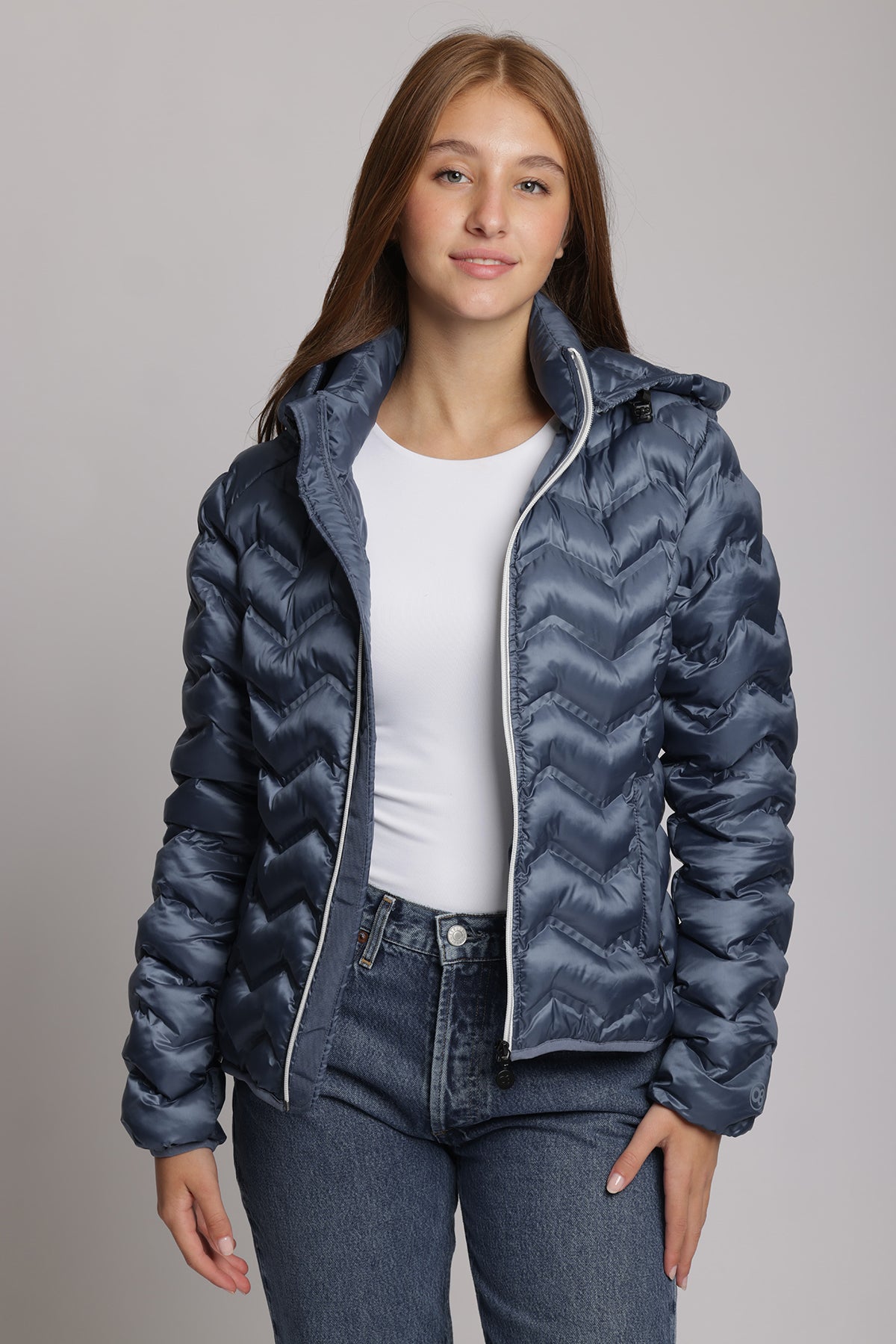 Women's packable puffer jacket in metallic cobalt - O8Lifestyle