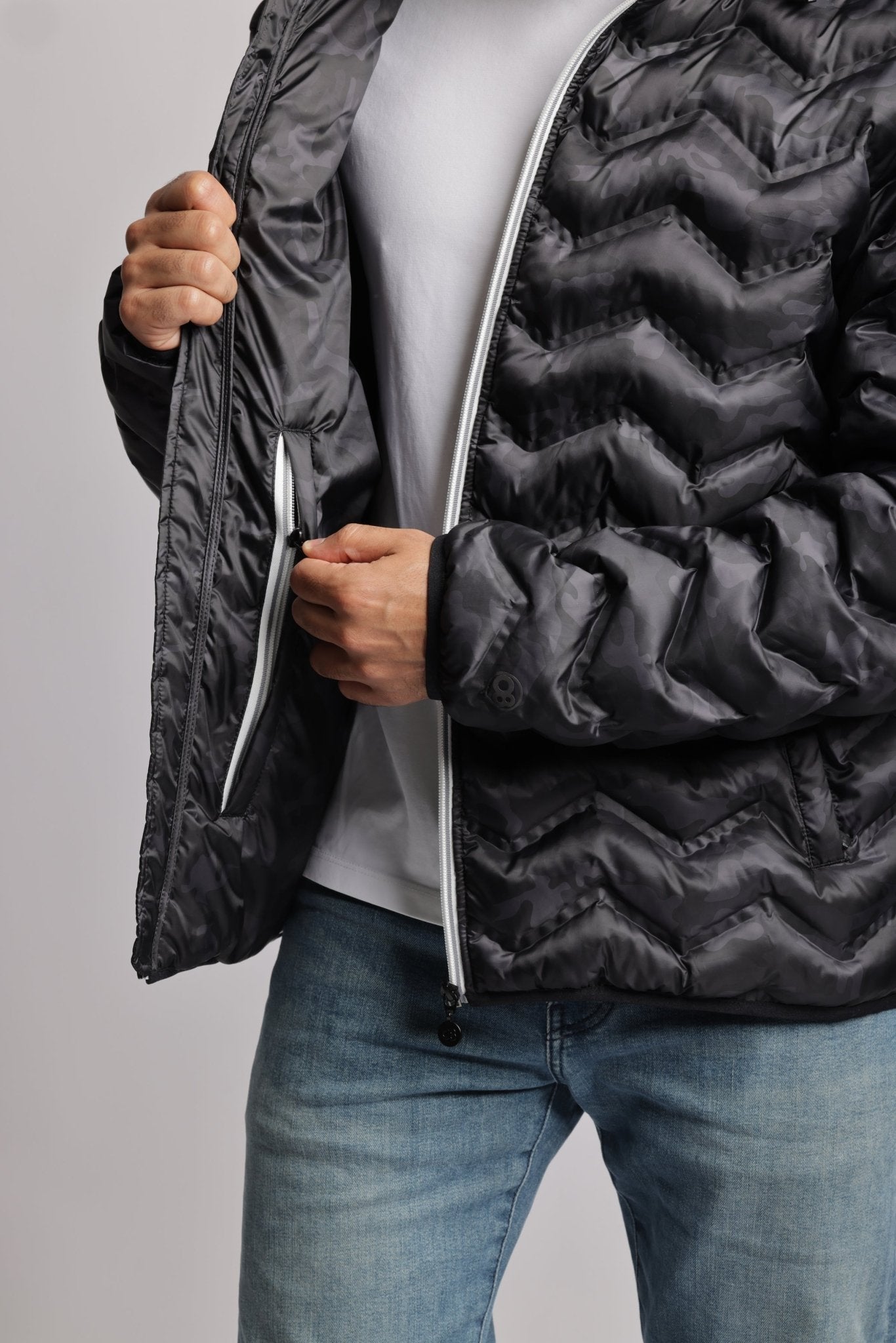 Men's packable puffer jacket in black camo - O8Lifestyle