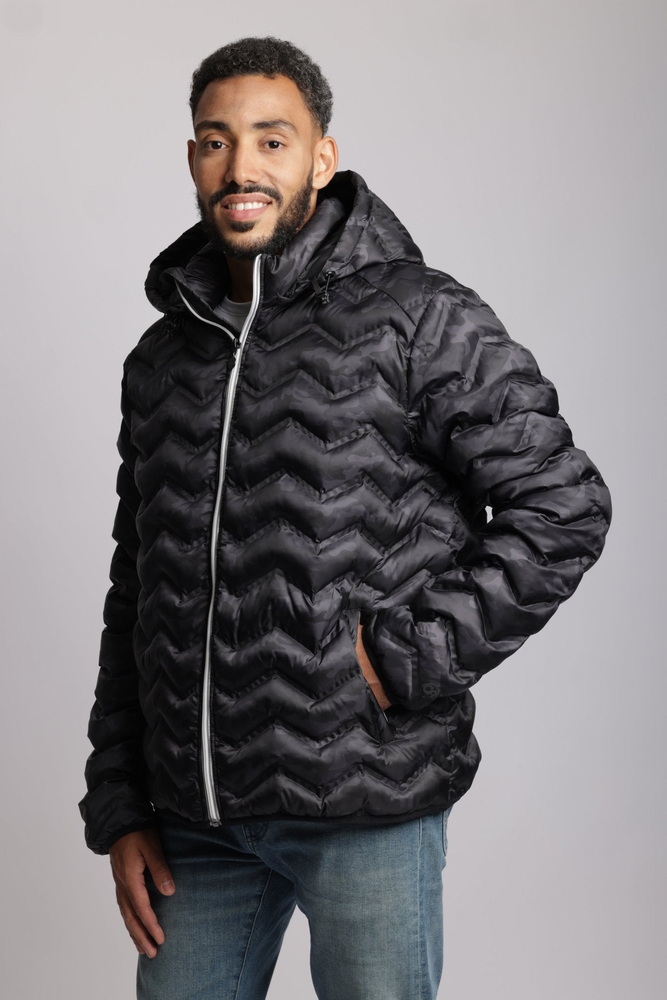 Men's packable puffer jacket in black camo - O8Lifestyle