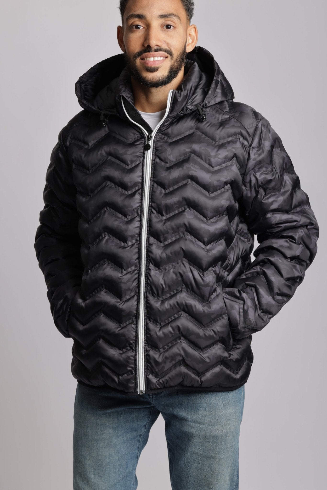 Men's packable puffer jacket in black camo - O8Lifestyle