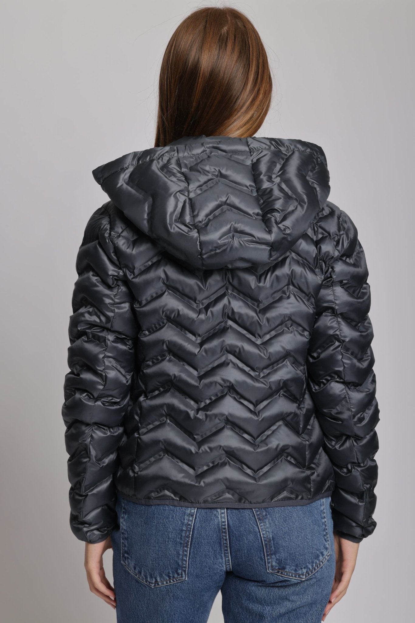 Women's packable puffer jacket in anthracite - O8Lifestyle