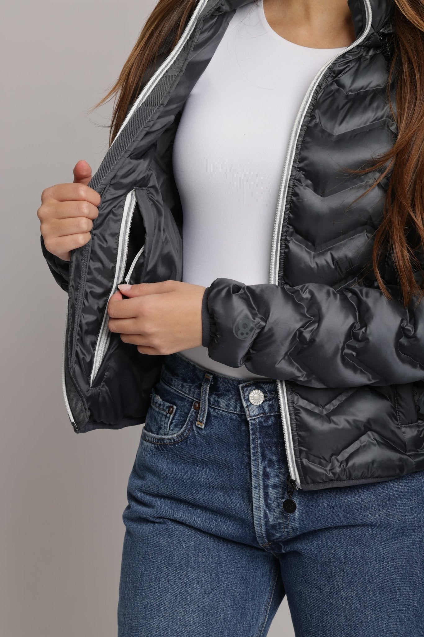 Women's packable puffer jacket in anthracite - O8Lifestyle