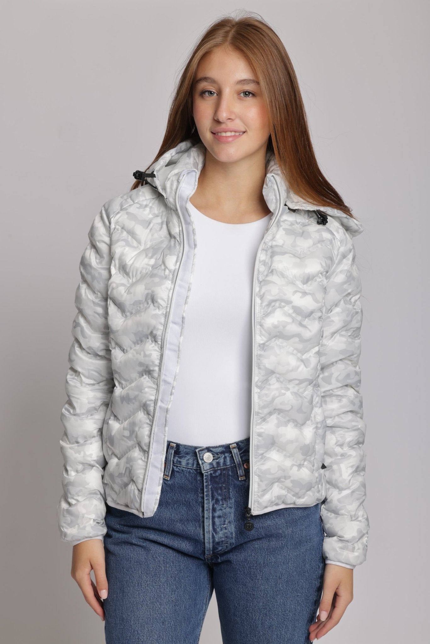 Women's packable puffer jacket in white camo - O8Lifestyle